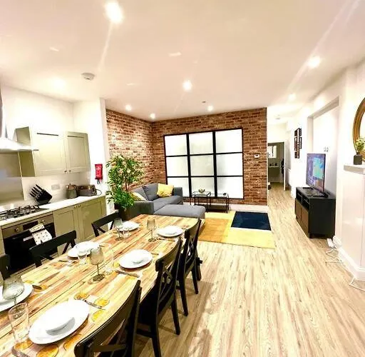 Brand New Apt - Beach Breeze Spacious 1-Bedroom With Parking - Sleeps 4 Ppl- Internet